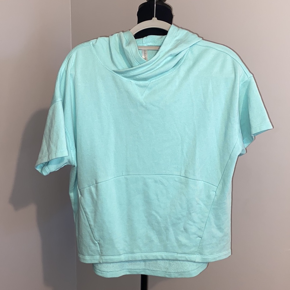 Fabletics Hooded Short Sleeve Shirt - Small